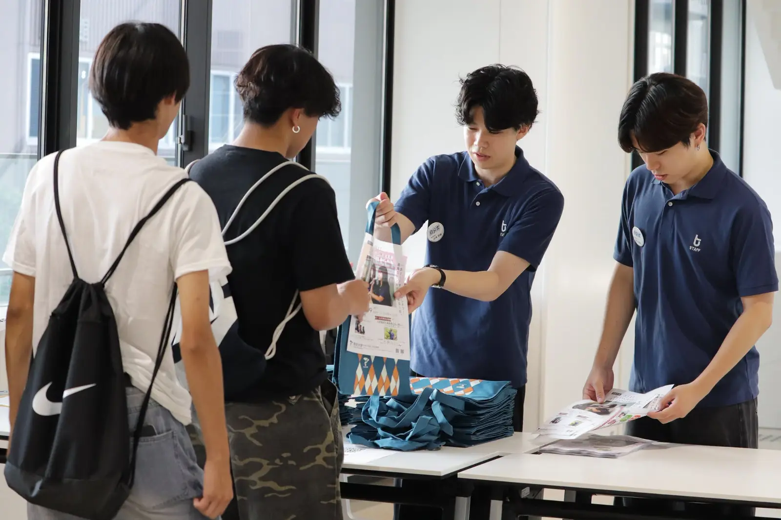 📢 [Tin tức Tuyển sinh] Nhìn lại sự kiện “#YoruCam” (Tham quan trường sau giờ học) dành cho học sinh THPT và Phụ huynh