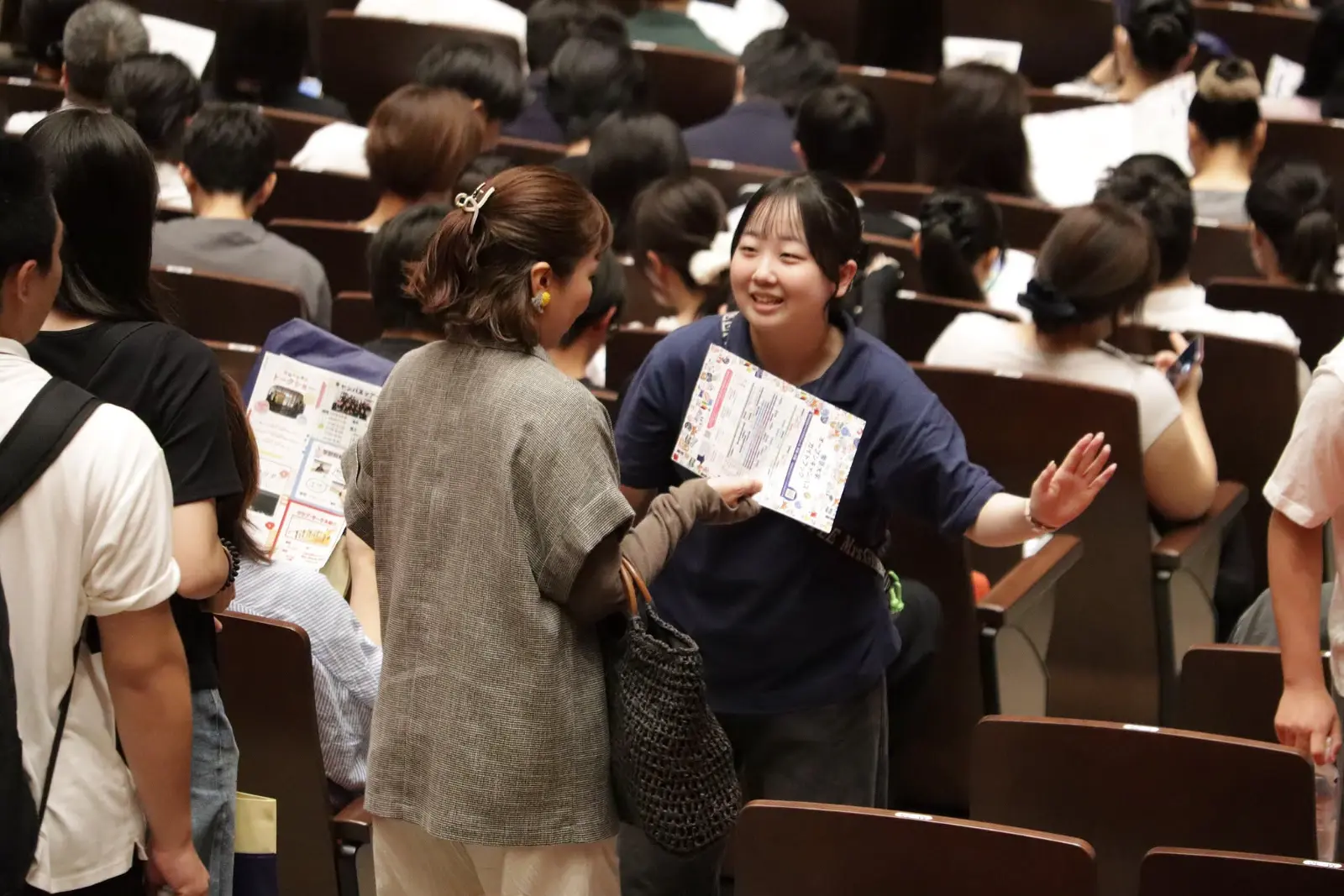 Khám Phá Đại Học Teikyo: Trải Nghiệm Thực Tế, Định Hướng Tương Lai! 🎓
