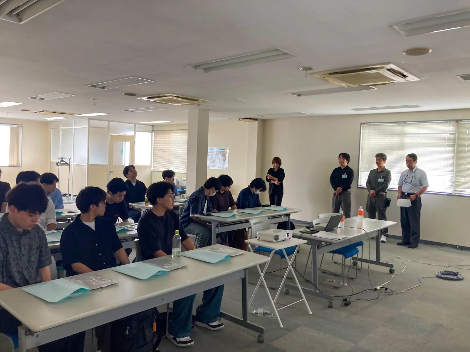 Sinh viên Đại học Teikyo khám phá mô hình phòng chống thiên tai và SDGs tại doanh nghiệp địa phương