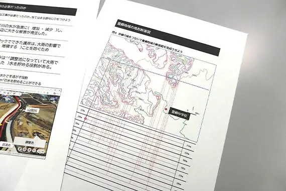 Sinh viên cao học chuyên ngành Chính sách Kinh tế Khu vực đứng lớp chuyên đề “Phòng chống thiên tai” cho học sinh THCS