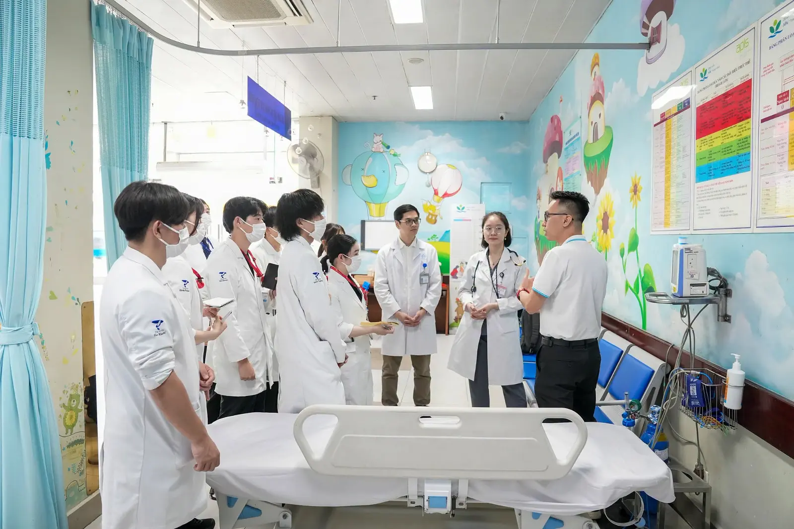 Sinh viên Y khoa Đại học Teikyo hoàn thành kỳ thực tập tại Bệnh viện Nhi Trung ương Việt Nam