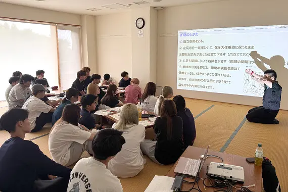 🎓 Khởi Đầu Hành Trình 4 Năm: Tân Sinh Viên Ngành Nắn Chỉnh Xương Khớp Tham Gia Khóa Tập Huấn Hakone